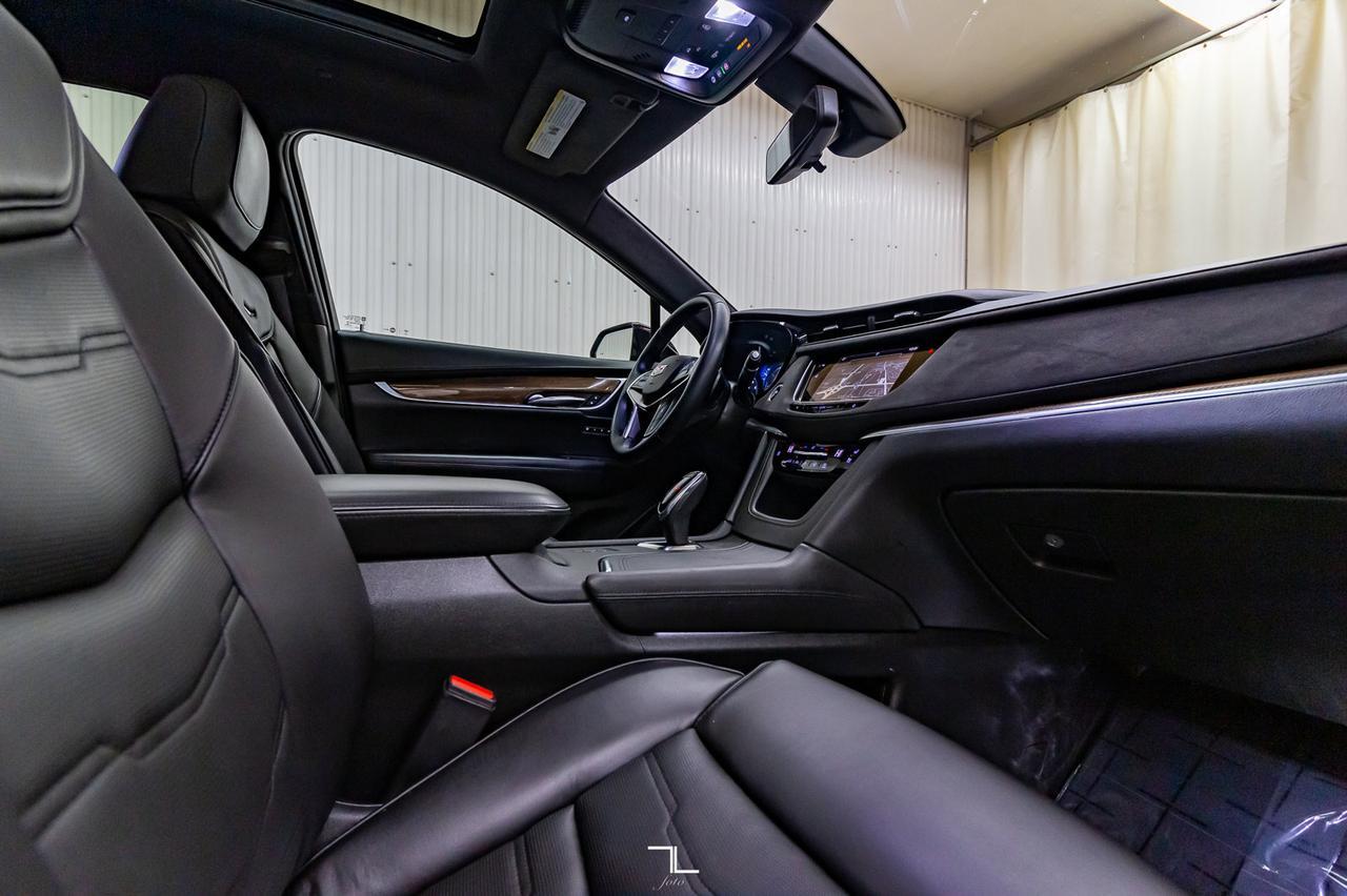 2017 Cadillac XT5 AWD Platinum Leather Roof Nav BCam Red Deer AB