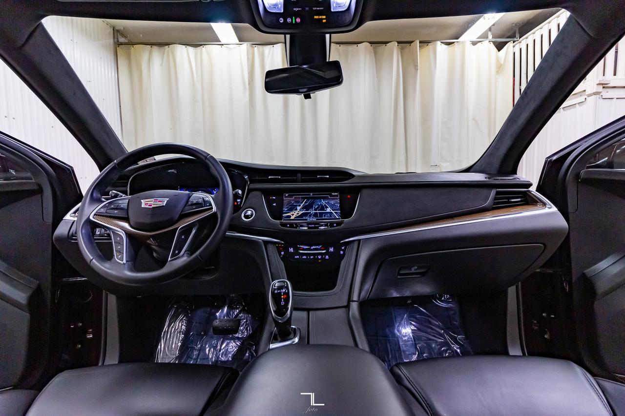 2017 Cadillac XT5 AWD Platinum Leather Roof Nav BCam Red Deer AB