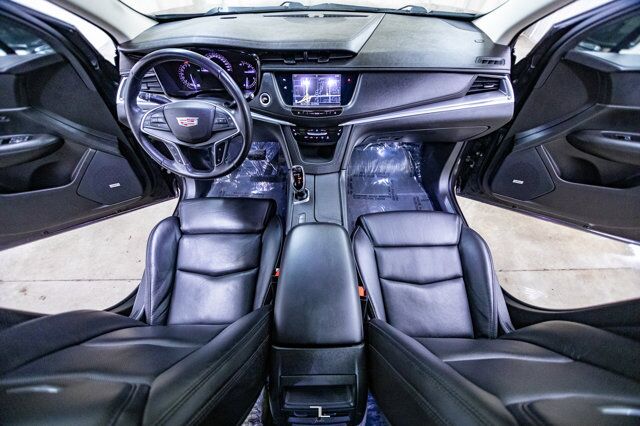 2017 Cadillac XT5 AWD Premium Luxury Leather Roof Nav Red Deer AB