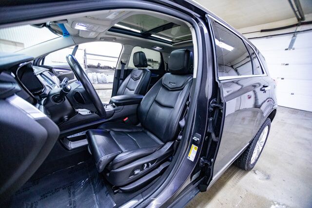 2017 Cadillac XT5 AWD Premium Luxury Leather Roof Nav Red Deer AB