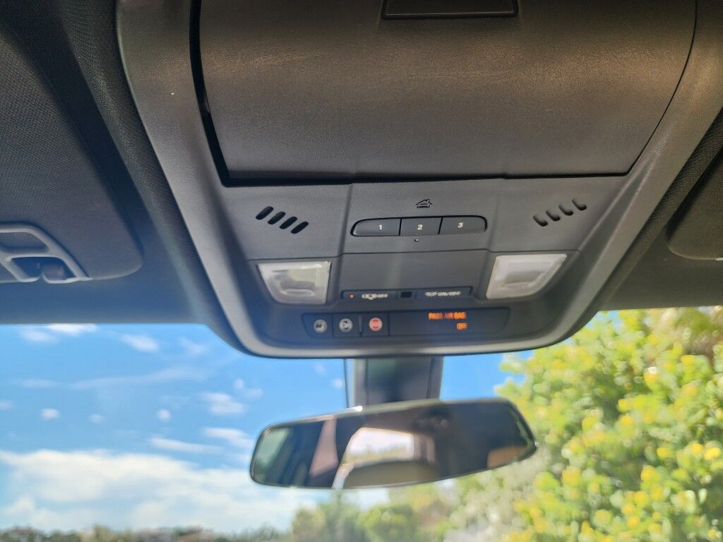 2017 Cadillac XT5 FWD~ACTIVE PARKING SYSTEM~ALUMINUM ROOF RAILS~CRUISE CONTROL~PARKING SENSORS~PREMIUM SOUND SYSTEM~REARVIEW CAMERA Sarasota FL