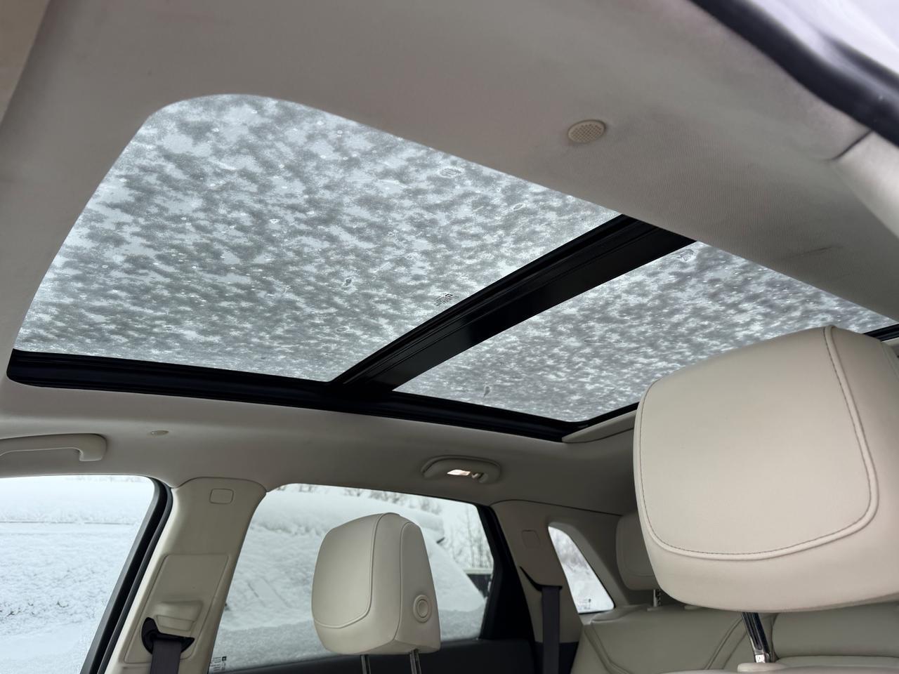 2017 Cadillac XT5 Luxury FWD | Leather | Heated Seats | Pano Sunroof | Navigation Redwater AB