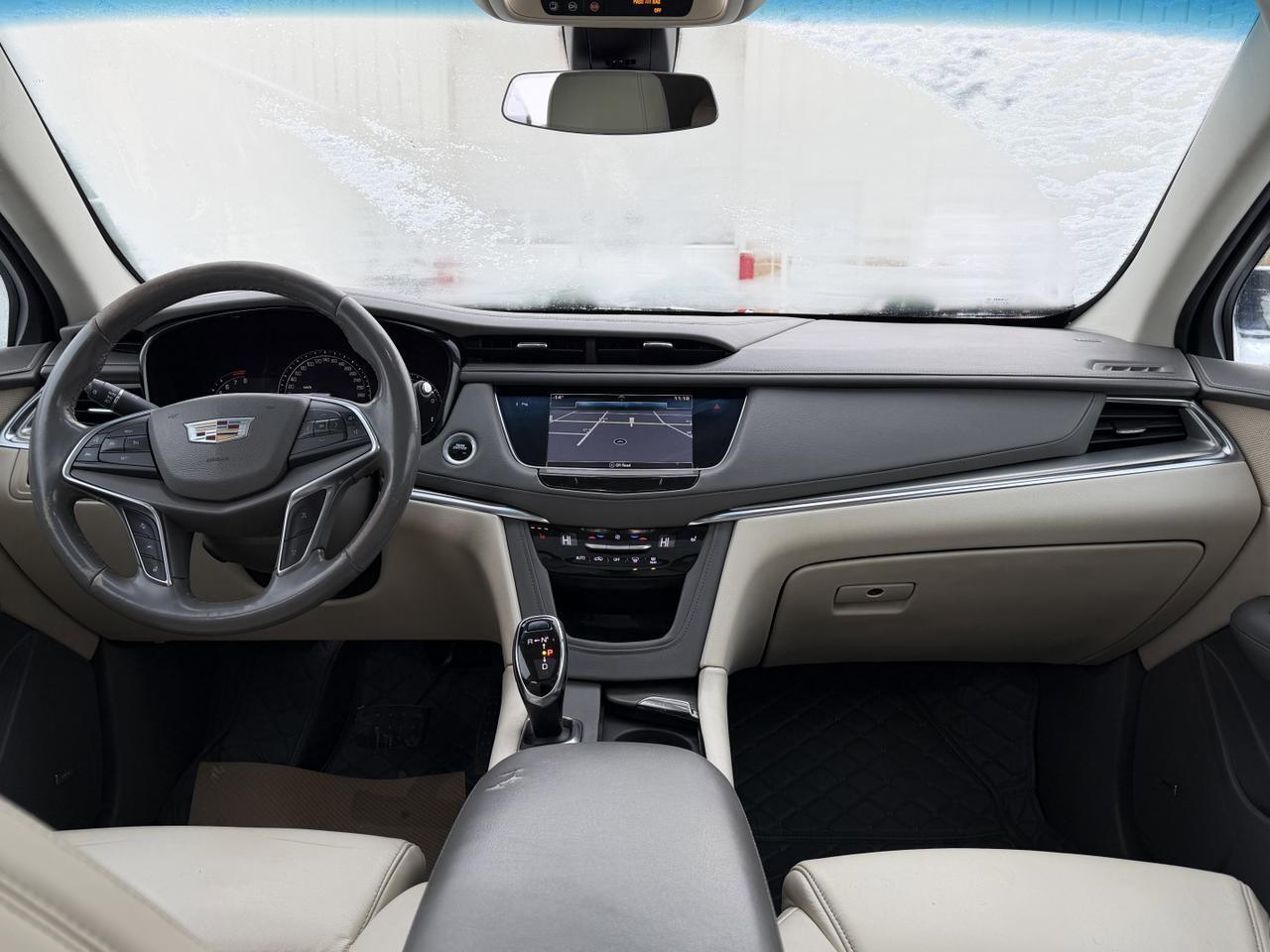 2017 Cadillac XT5 Luxury FWD | Leather | Heated Seats | Pano Sunroof | Navigation Redwater AB