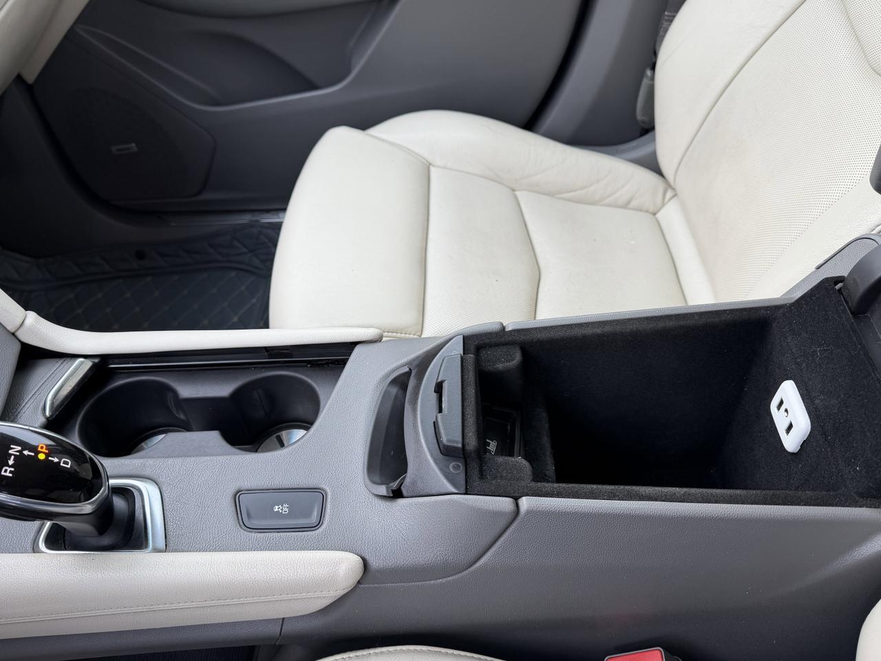 2017 Cadillac XT5 Luxury FWD | Leather | Heated Seats | Pano Sunroof | Navigation Redwater AB