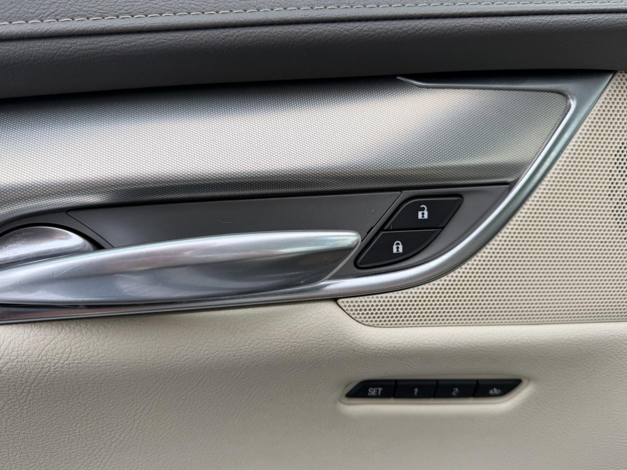 2017 Cadillac XT5 Luxury FWD | Leather | Heated Seats | Pano Sunroof | Navigation Redwater AB