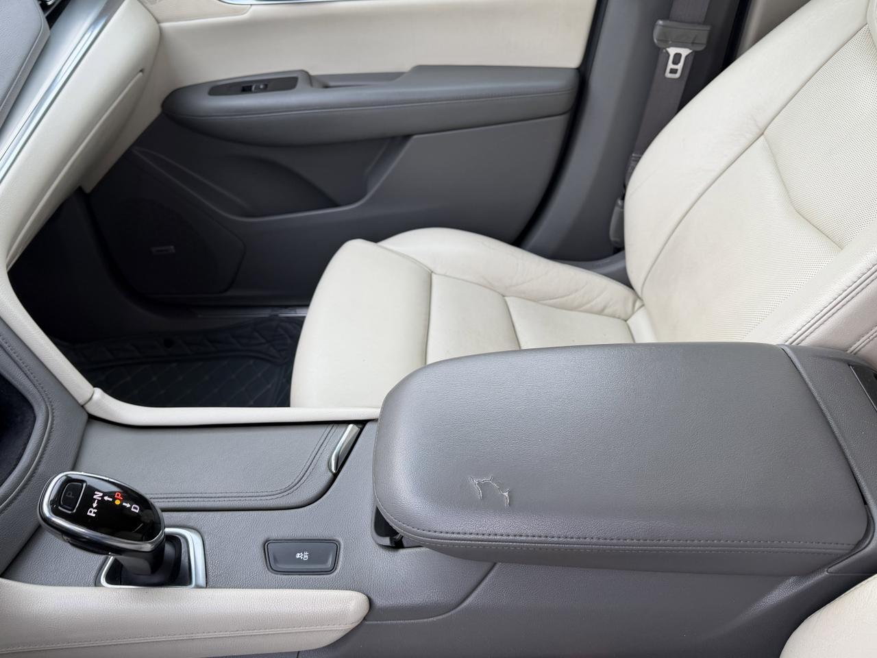 2017 Cadillac XT5 Luxury FWD Redwater AB