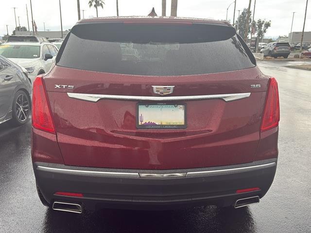 2017 Cadillac XT5 Luxury photo 2