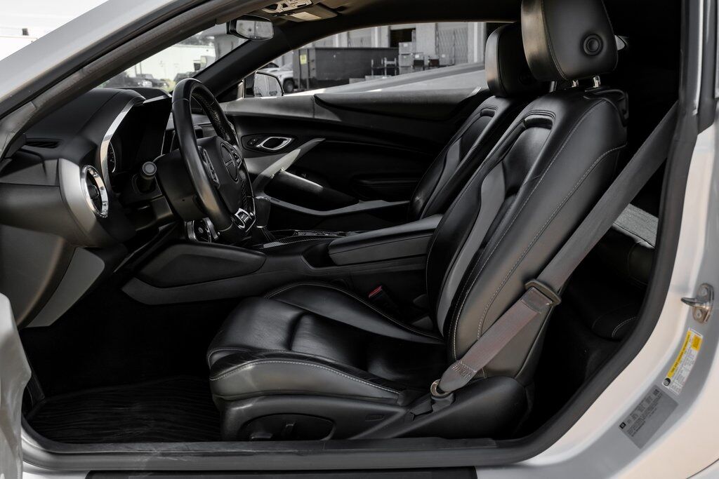 2017 Chevrolet Camaro 2LT photo 3