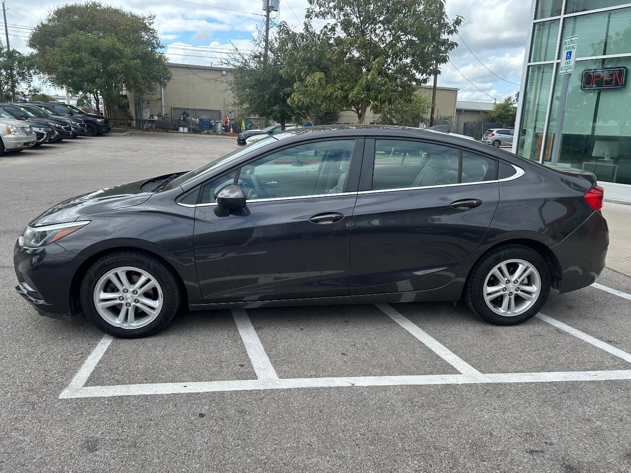 2017 Chevrolet Cruze LT Auto, photo 9