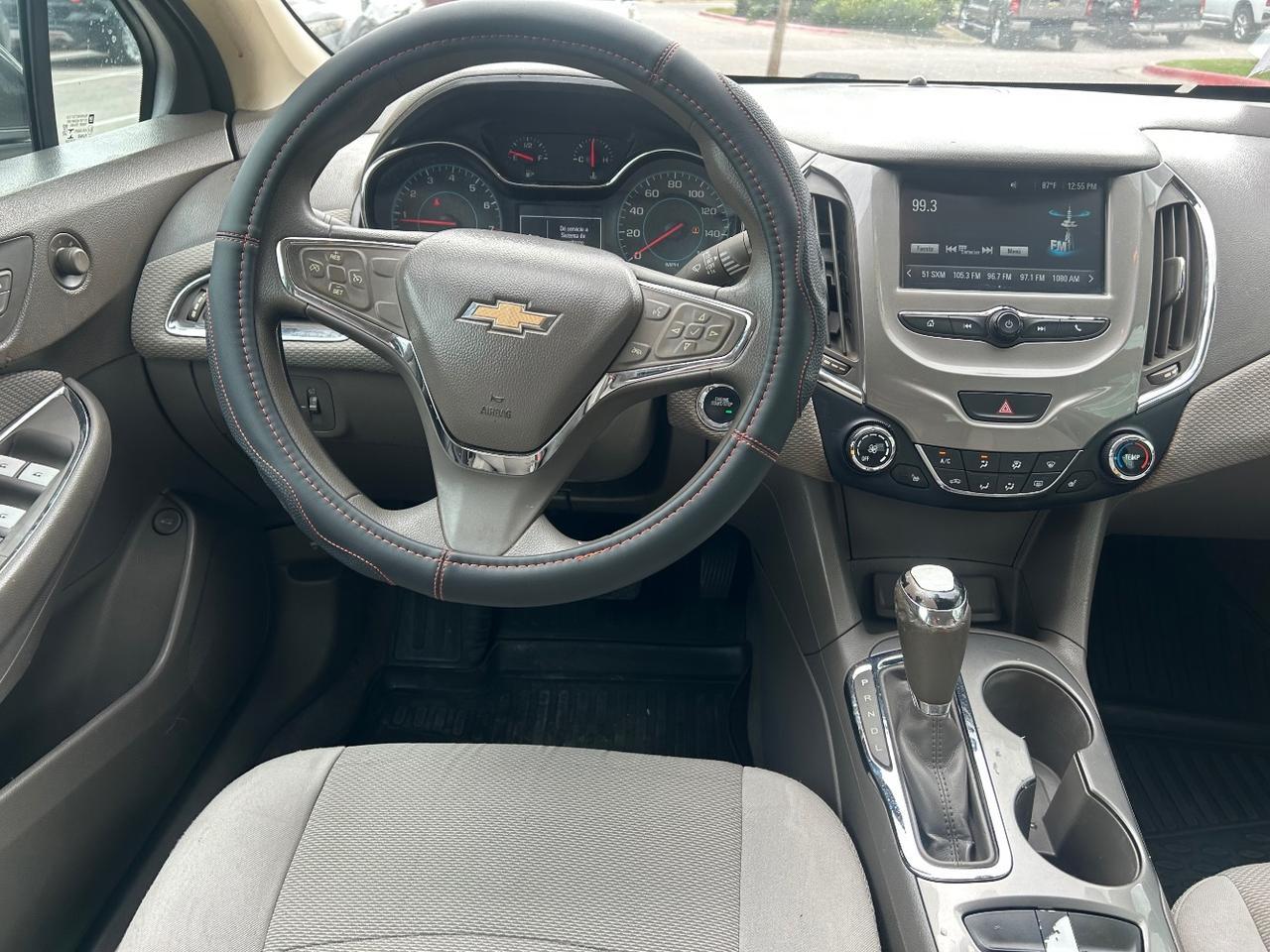 2017 Chevrolet Cruze LT Auto, photo 12