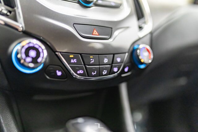 2017 Chevrolet Cruze LT Hatchback BCam Red Deer AB