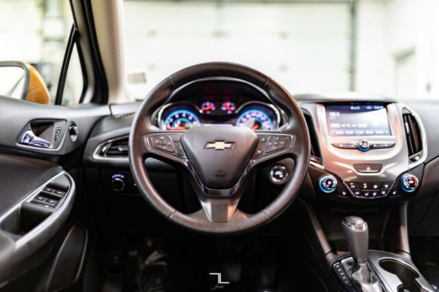 2017 Chevrolet Cruze LT Hatchback BCam Red Deer AB