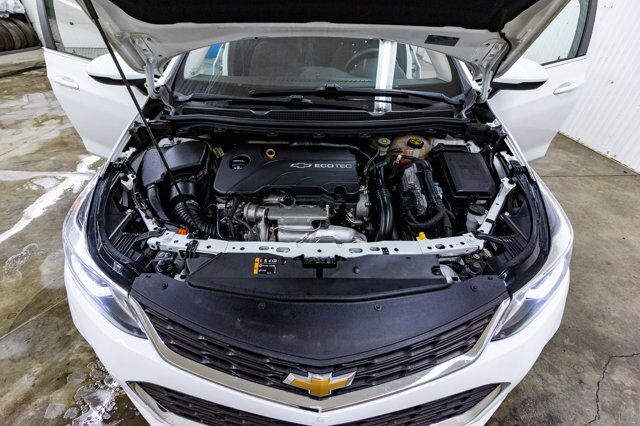 2017 Chevrolet Cruze LT Hatchback BCam Red Deer AB