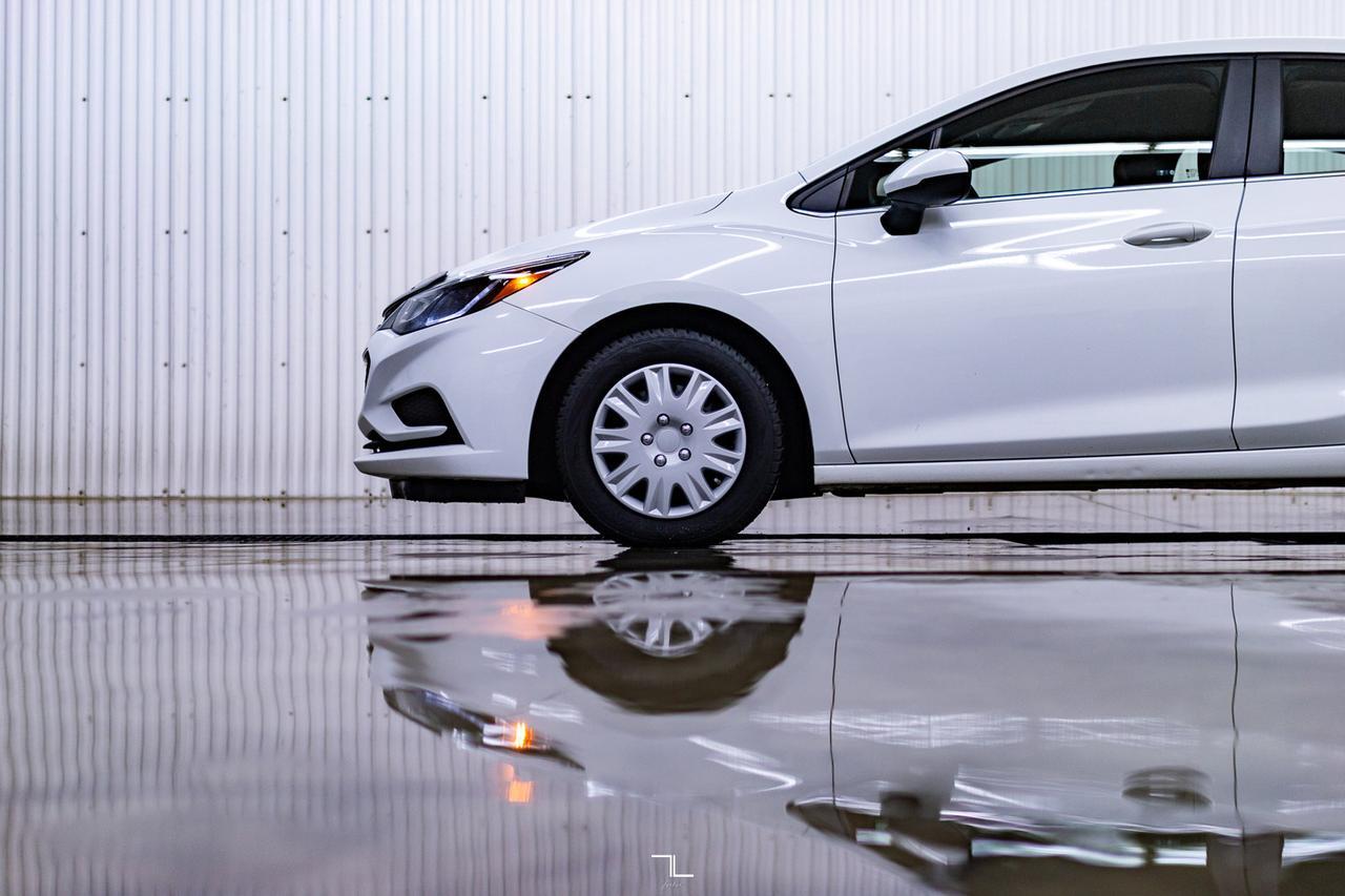 2017 Chevrolet Cruze LT Hatchback BCam Red Deer AB