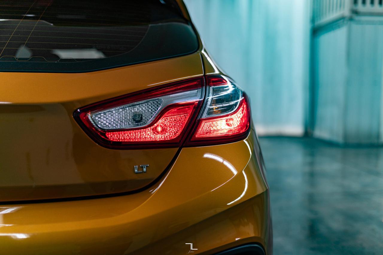 2017 Chevrolet Cruze LT RS Hatchback Manual Roof BCam Red Deer AB