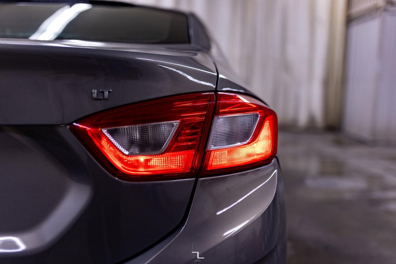 2017 Chevrolet Cruze LT Roof BCam Red Deer AB