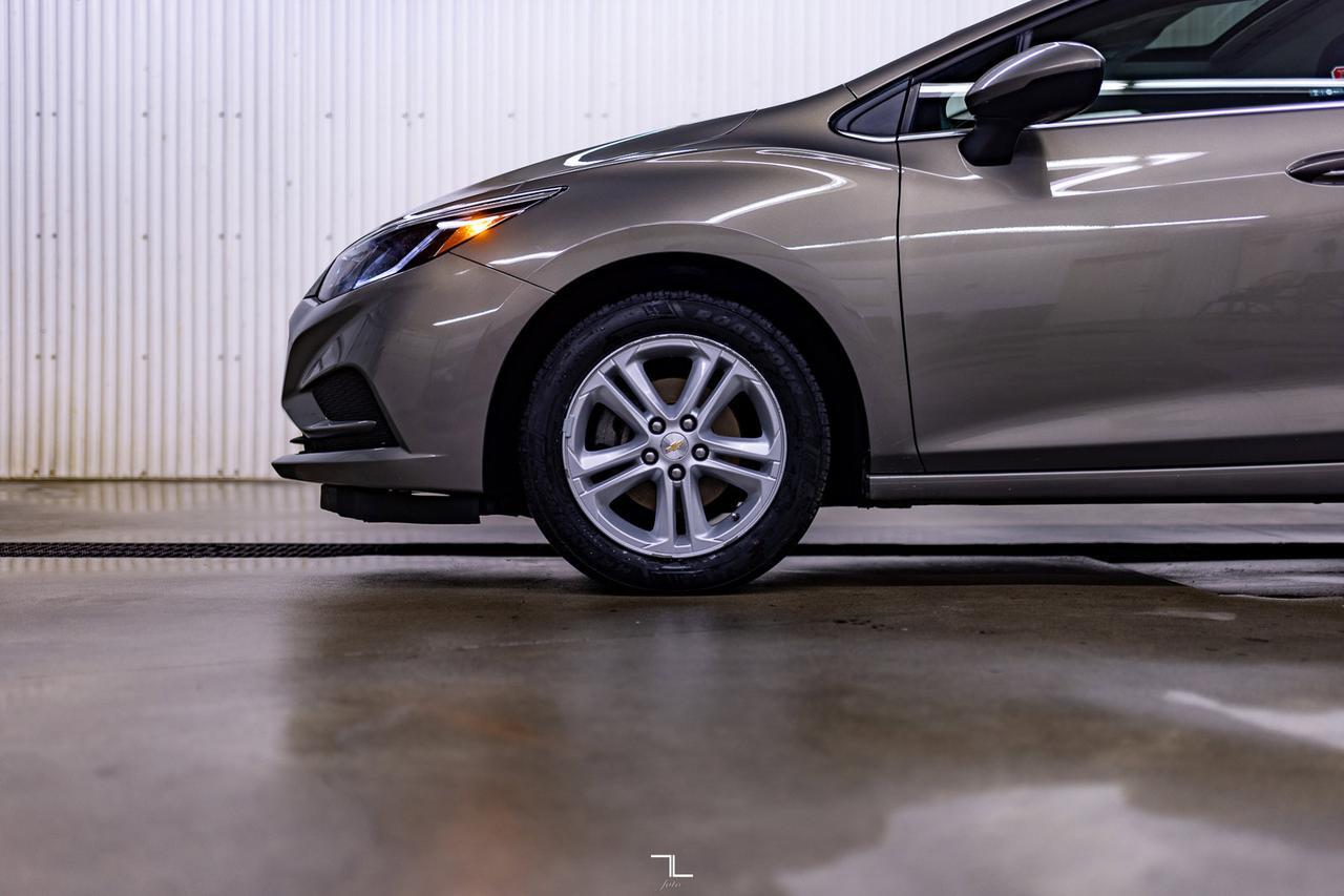 2017 Chevrolet Cruze LT Roof BCam Red Deer AB