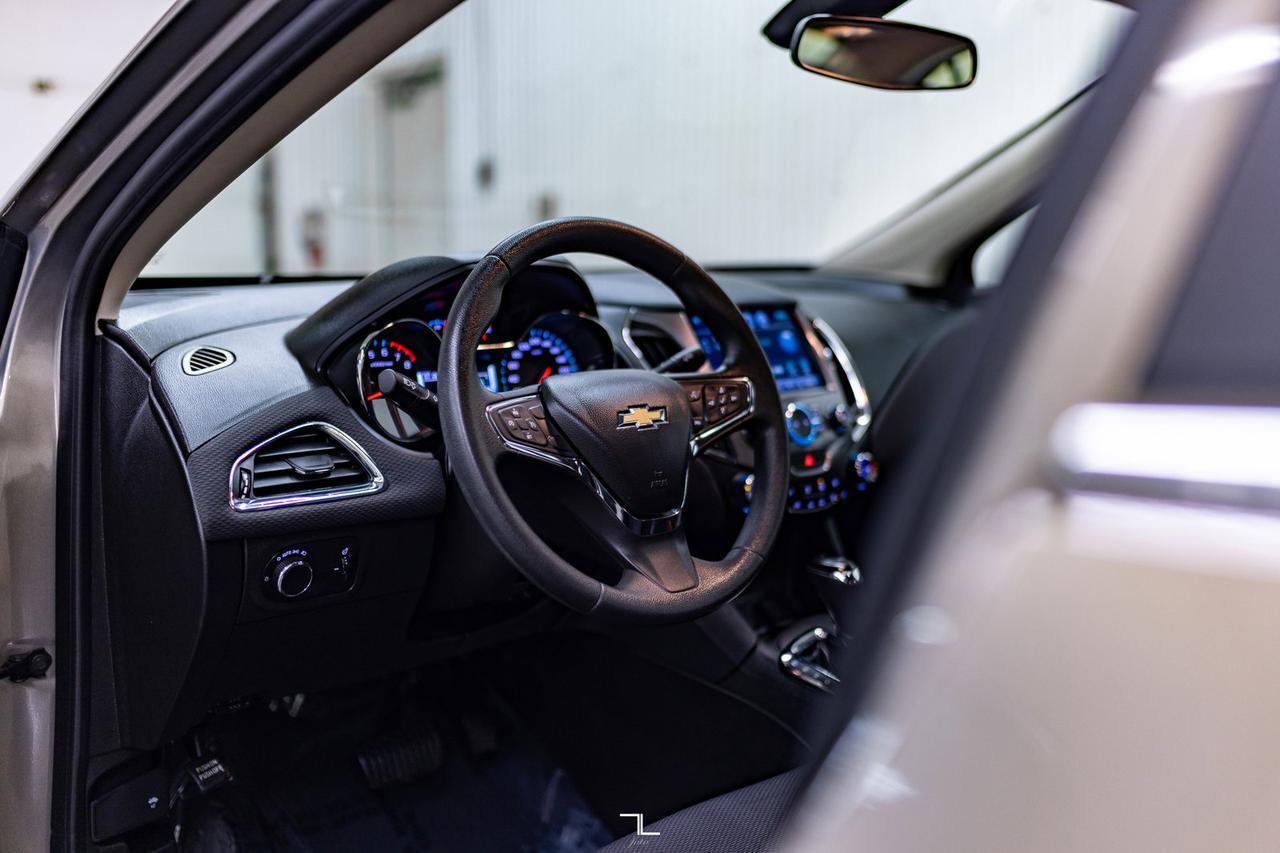 2017 Chevrolet Cruze LT Roof BCam Red Deer AB