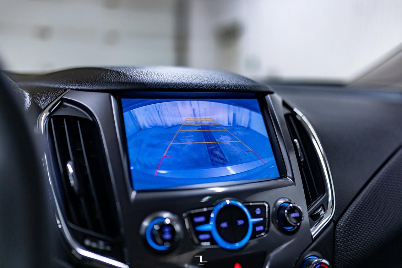 2017 Chevrolet Cruze LT Roof BCam Red Deer AB