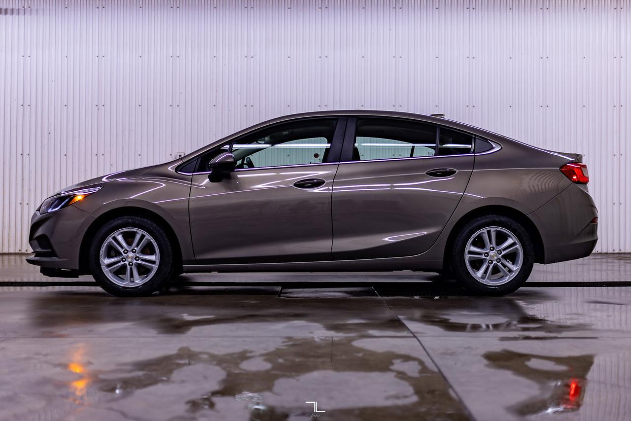 2017 Chevrolet Cruze LT Roof BCam Red Deer AB