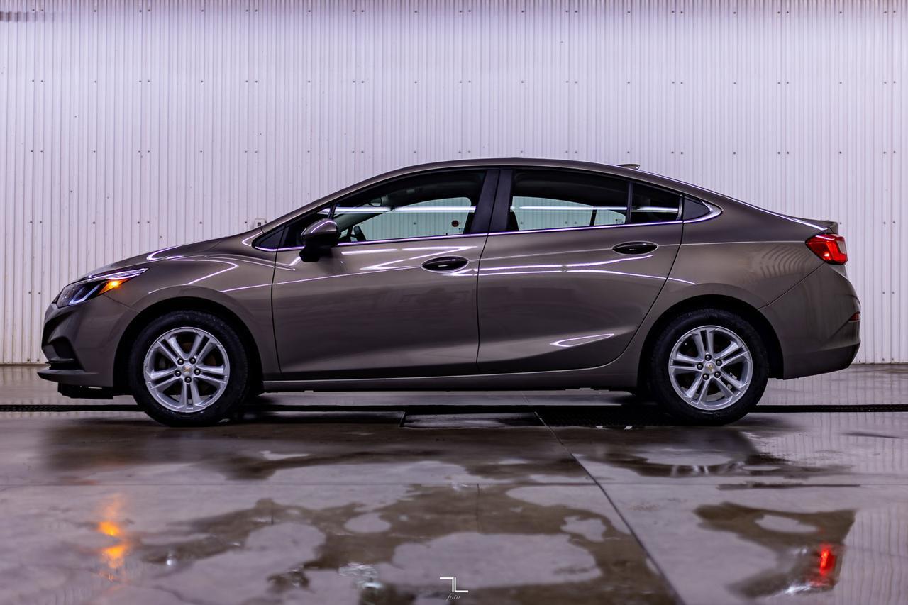 2017 Chevrolet Cruze LT Roof BCam Red Deer AB