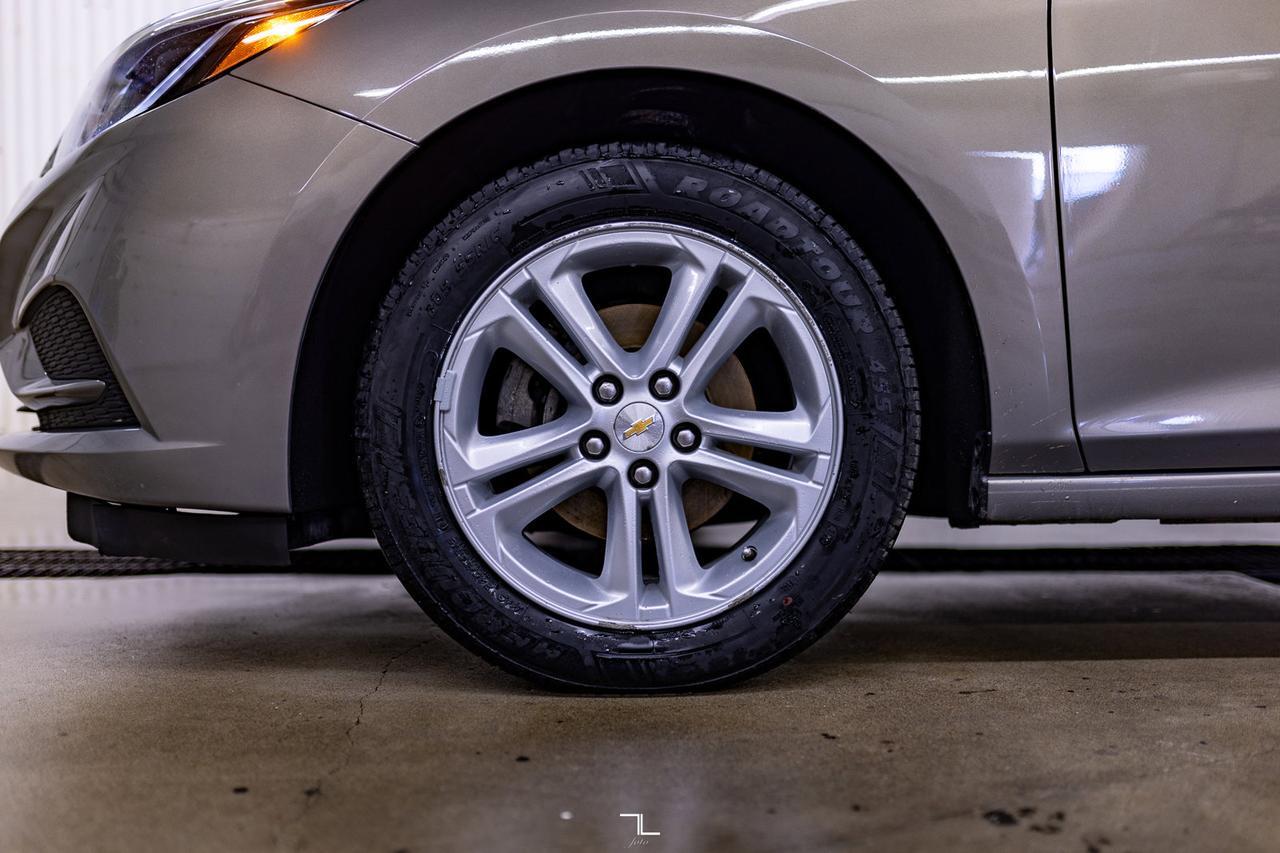 2017 Chevrolet Cruze LT Roof BCam Red Deer AB