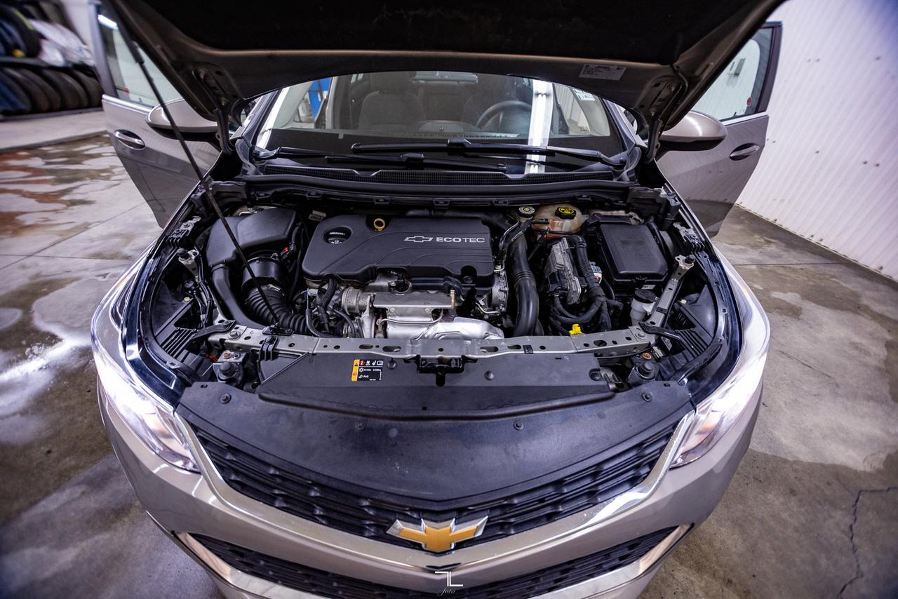 2017 Chevrolet Cruze LT Roof BCam Red Deer AB