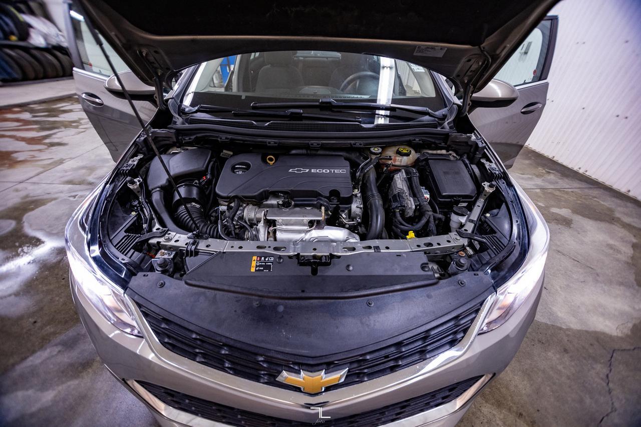 2017 Chevrolet Cruze LT Roof BCam Red Deer AB