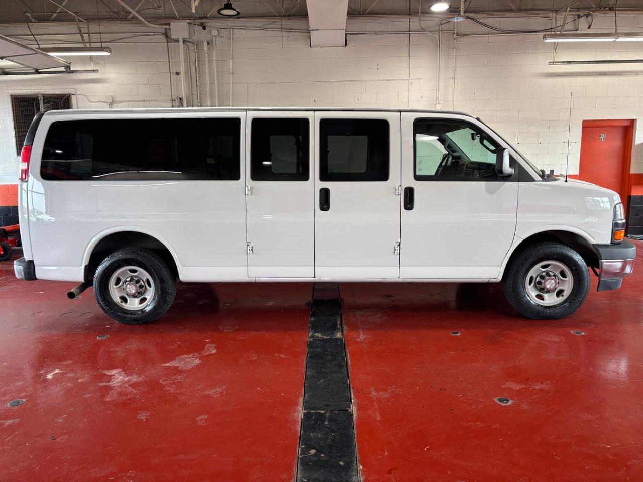 2017 Chevrolet Express 3500 LT