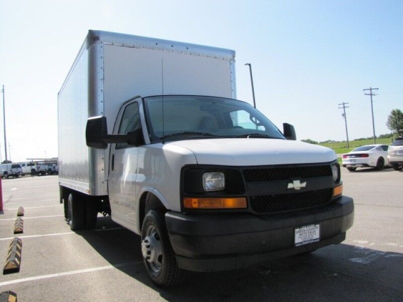 2017 Chevrolet Express 4500 DRW Box Van w/ Tomm Collinsville OK