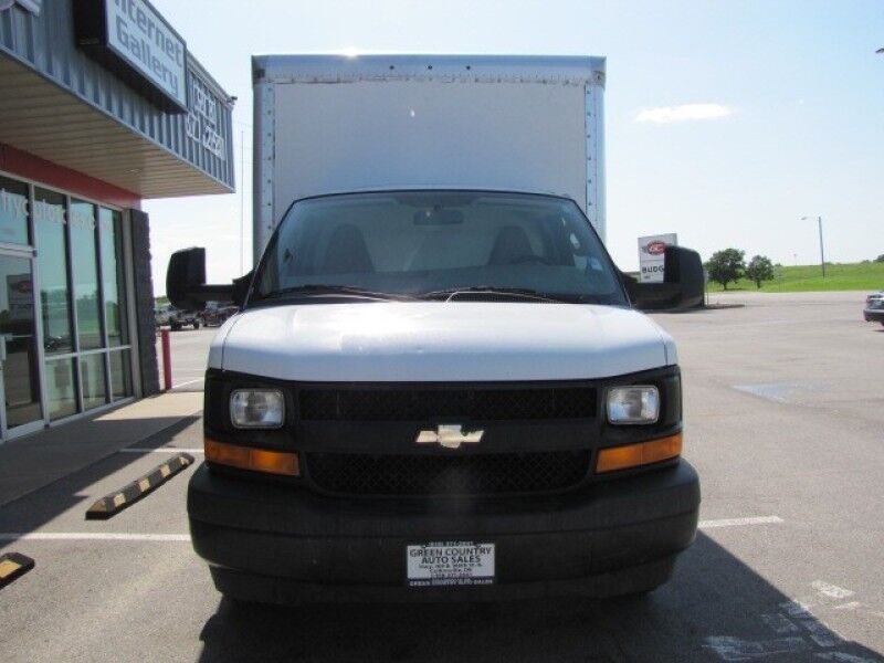 2017 Chevrolet Express 4500 DRW Box Van w/ Tomm Collinsville OK