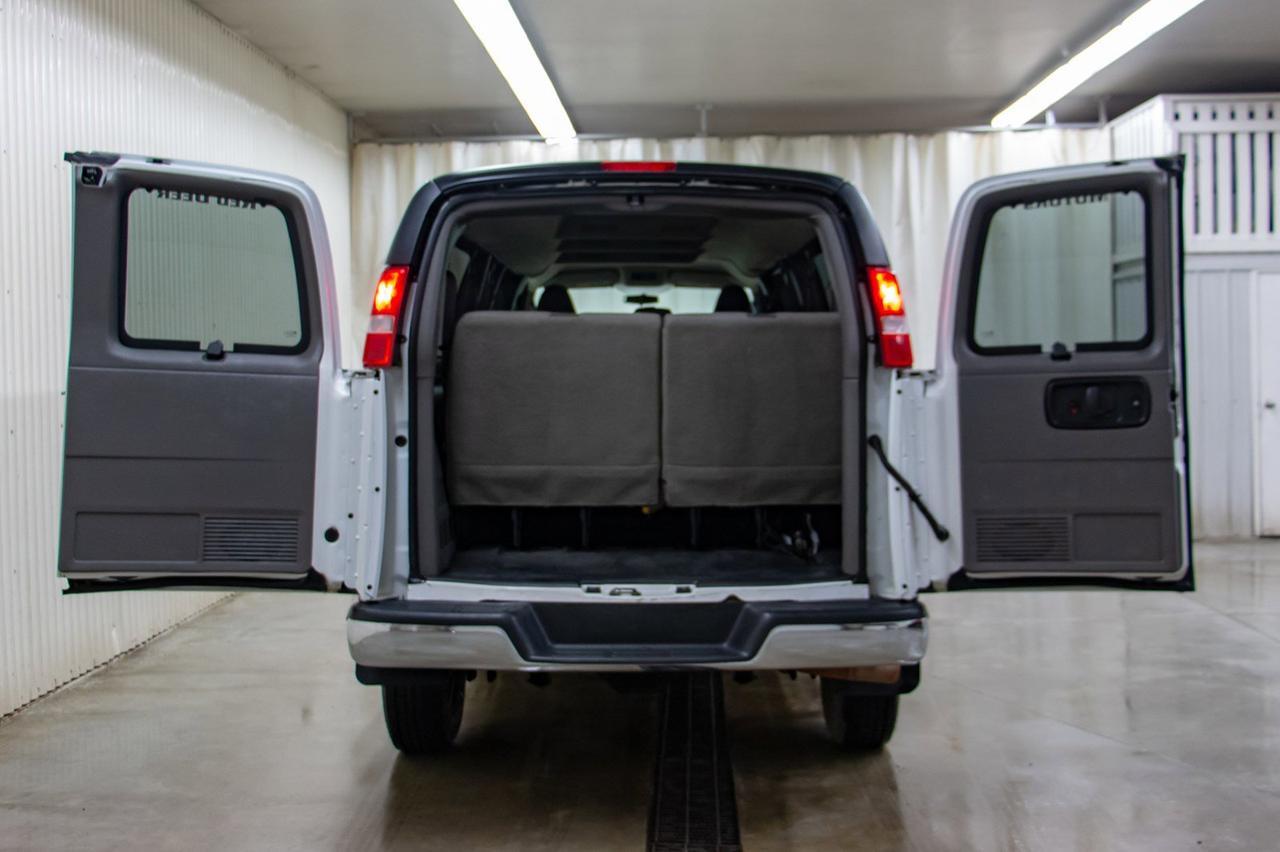 2017 Chevrolet Express 4x4 3500 LT 15 Passenger Lift Clydesdale Red Deer AB