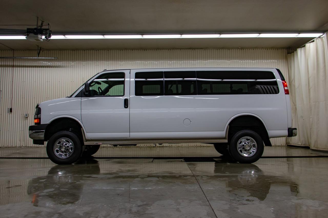 2017 Chevrolet Express 4x4 3500 LT 15 Passenger Lift Clydesdale Red Deer AB