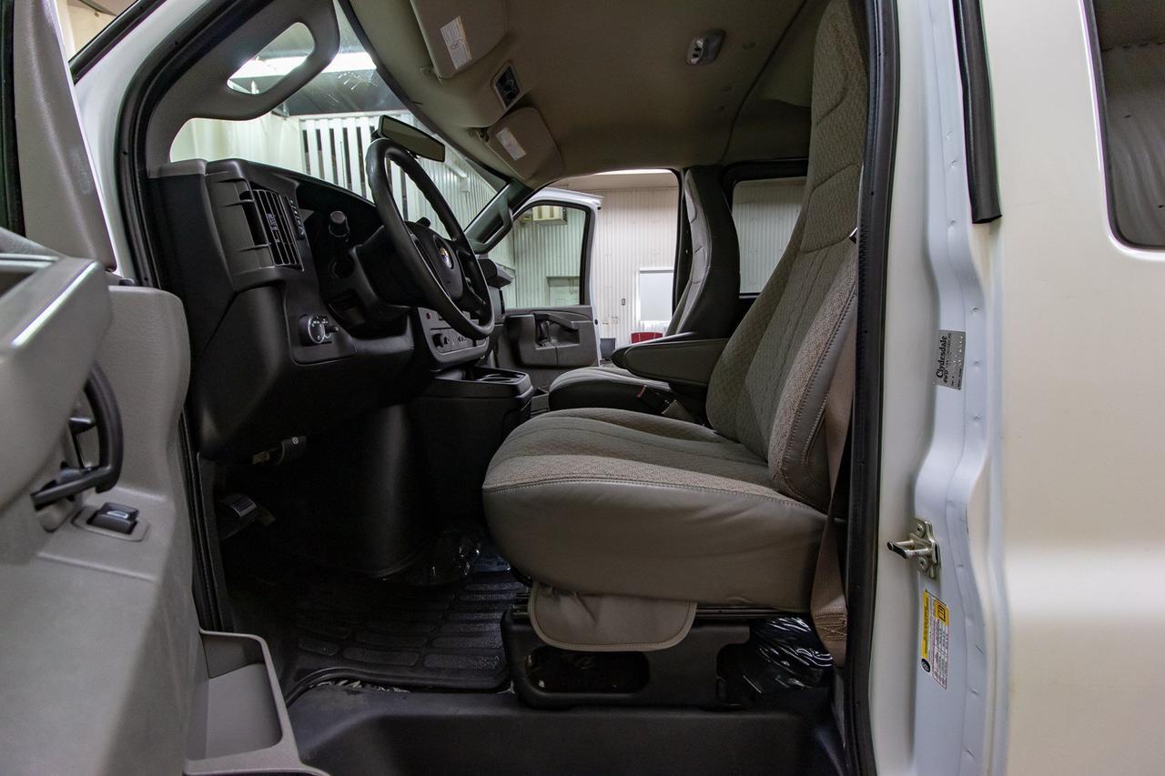 2017 Chevrolet Express 4x4 3500 LT 15 Passenger Lift Clydesdale Red Deer AB