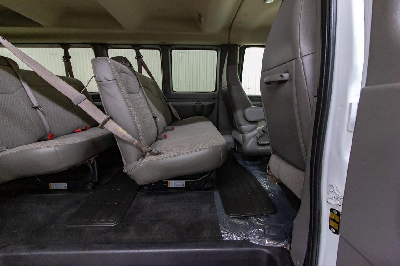 2017 Chevrolet Express 4x4 3500 LT 15 Passenger Lift Clydesdale Red Deer AB