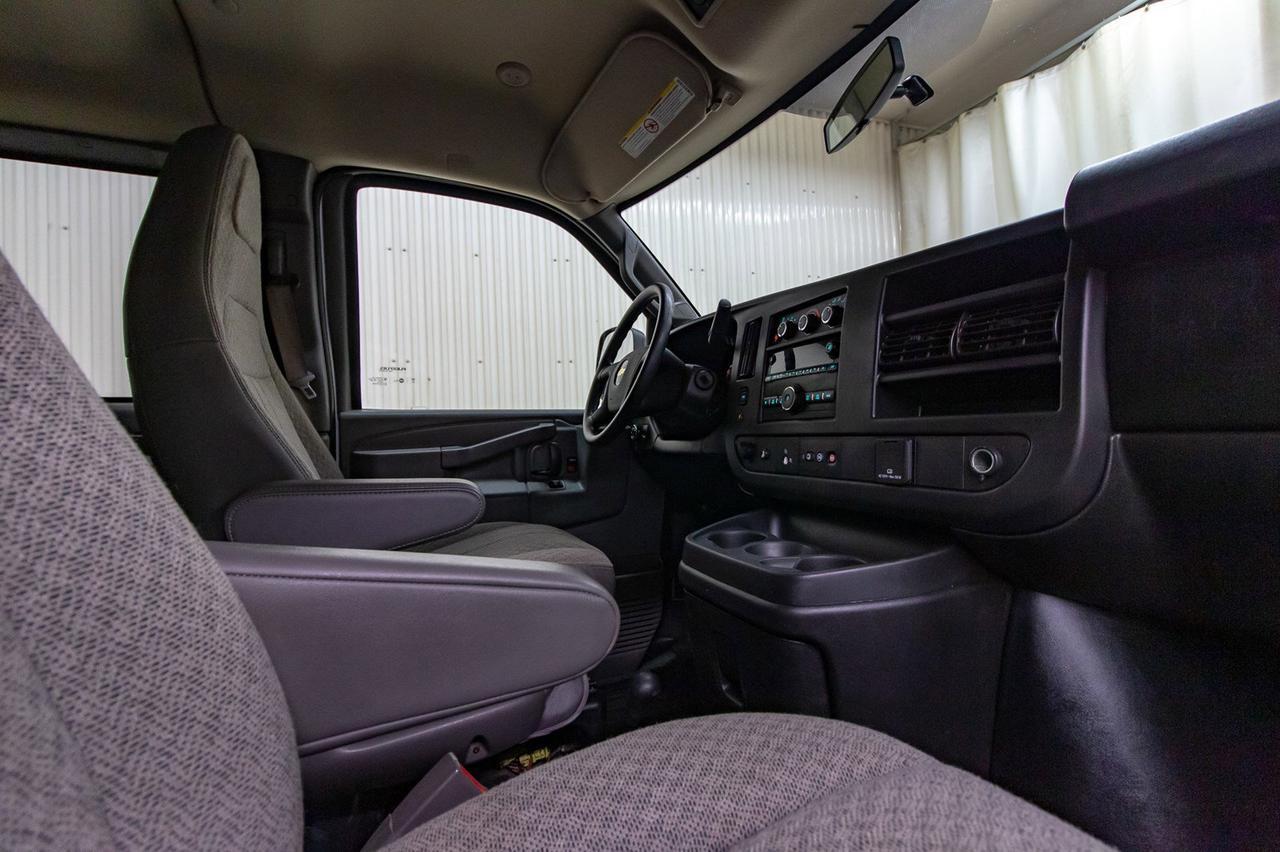 2017 Chevrolet Express 4x4 3500 LT 15 Passenger Lift Clydesdale Red Deer AB