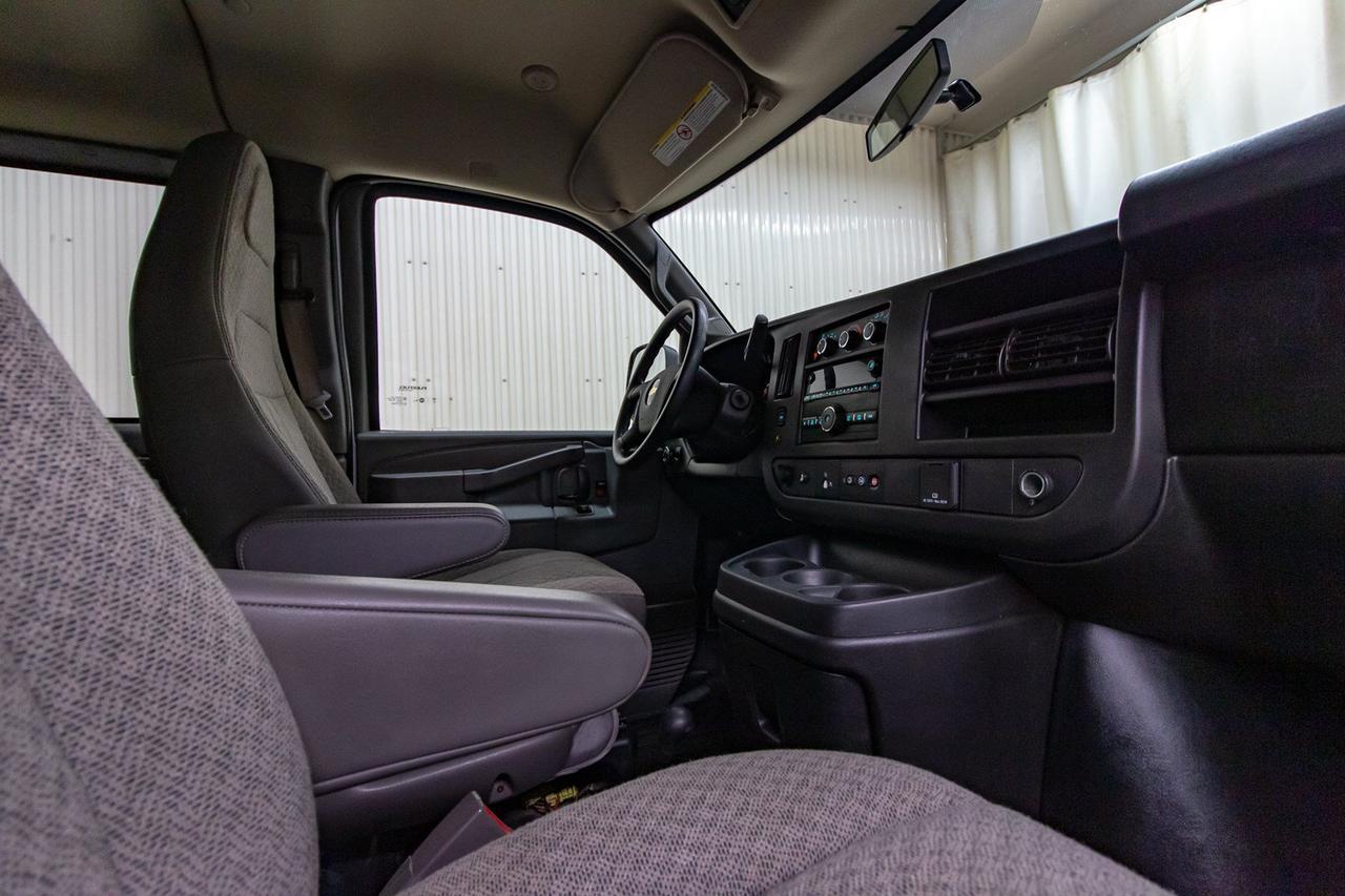 2017 Chevrolet Express 4x4 3500 LT 15 Passenger Lift Clydesdale Red Deer AB