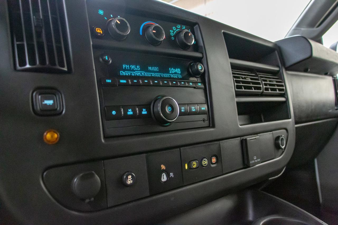 2017 Chevrolet Express 4x4 3500 LT 15 Passenger Lift Clydesdale Red Deer AB