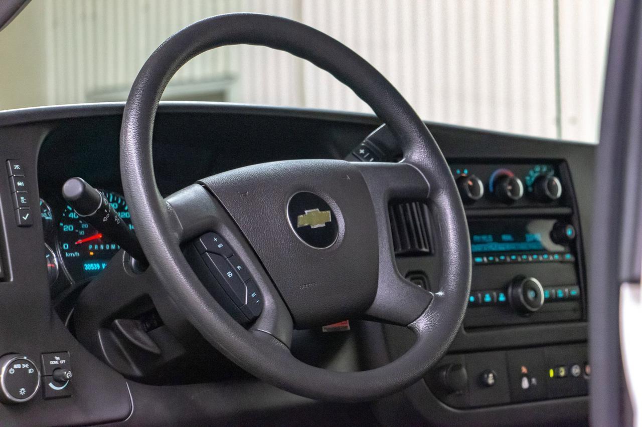 2017 Chevrolet Express 4x4 3500 LT 15 Passenger Lift Clydesdale Red Deer AB