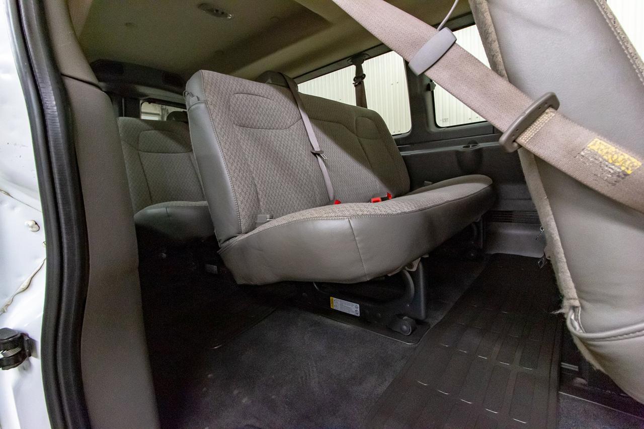 2017 Chevrolet Express 4x4 3500 LT 15 Passenger Lift Clydesdale Red Deer AB