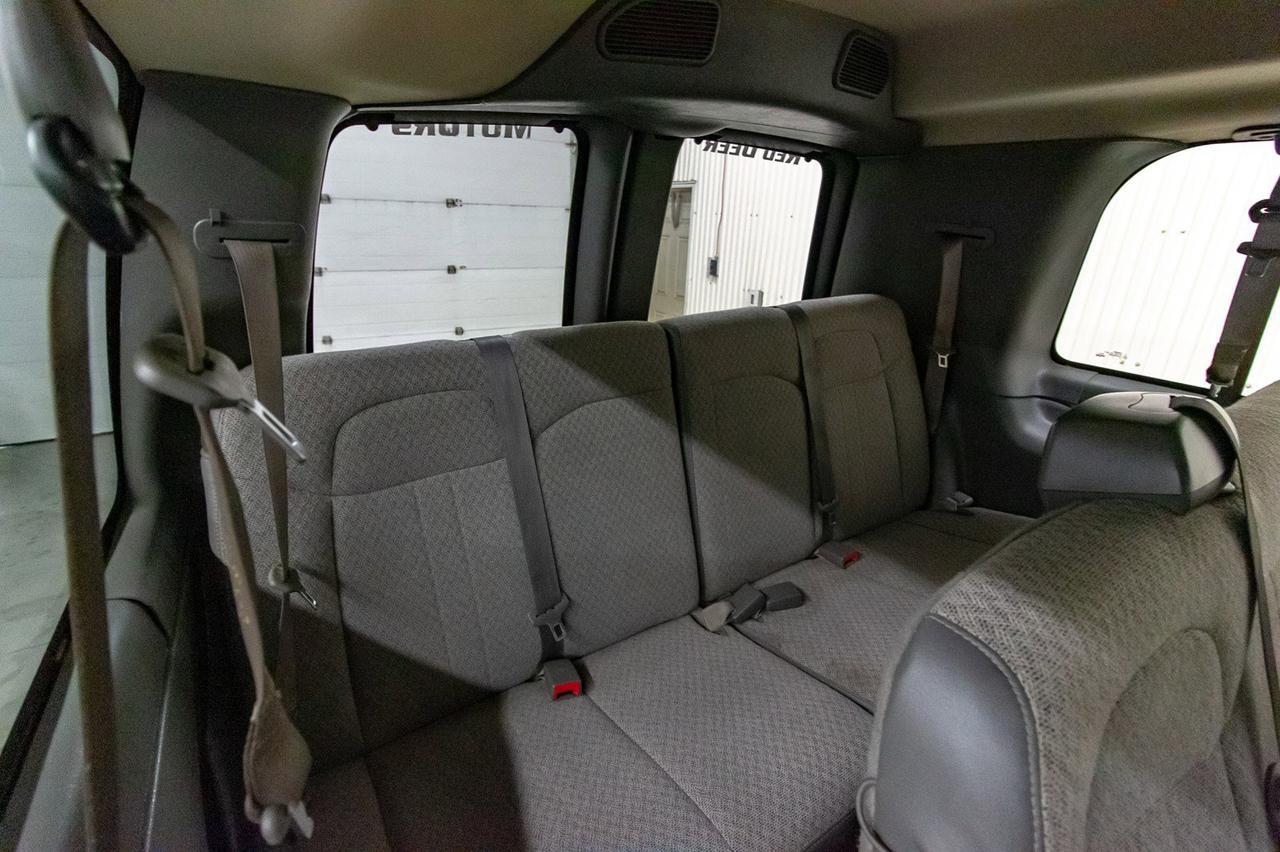 2017 Chevrolet Express 4x4 3500 LT 15 Passenger Lift Clydesdale Red Deer AB