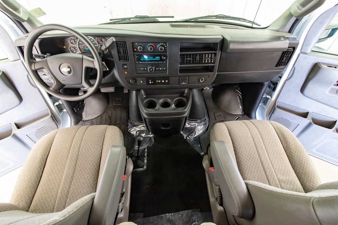 2017 Chevrolet Express 4x4 3500 LT 15 Passenger Lift Clydesdale Red Deer AB