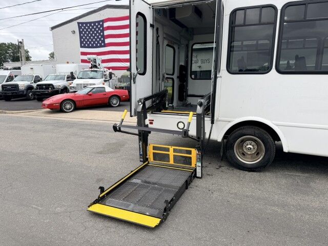2017 Chevrolet Express Bus w Wheelchair Lift Henrico VA