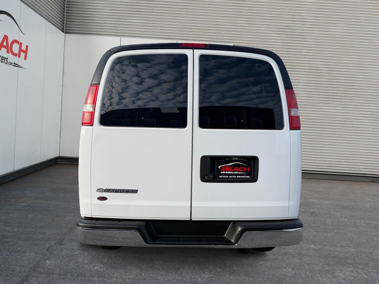 2017 Chevrolet Express Passenger LT, BLUETOOTH, USB, AUX, AUTOMATIC HEADLIGHTS, POWERED WINDOWS, STEERING WHEEL CONTROLS, KEYLESS ENTRY, 12 SEATS, CLEAN CARFAX! Norfolk VA