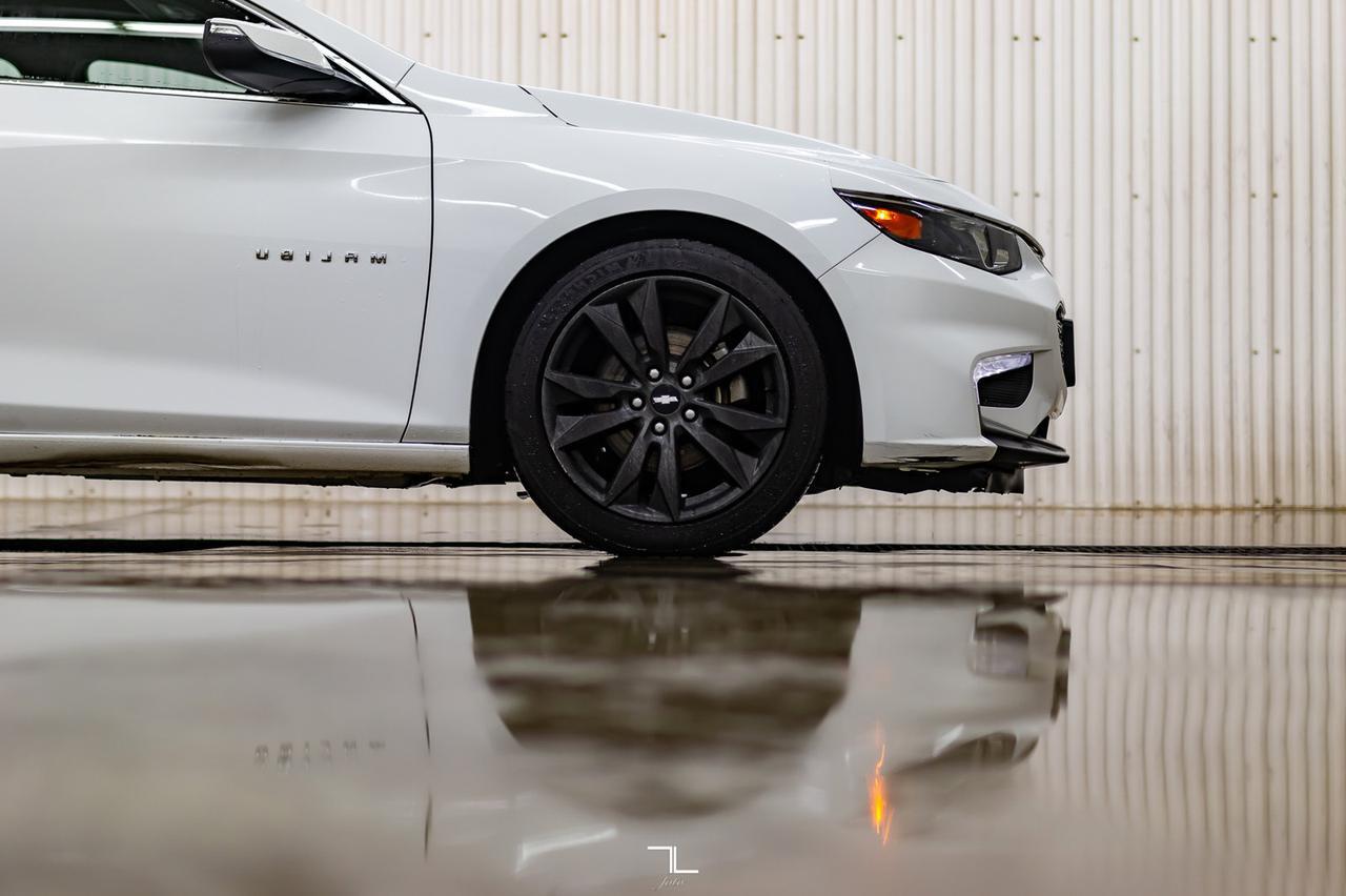 2017 Chevrolet Malibu LT Leather Roof Nav BCam Red Deer AB