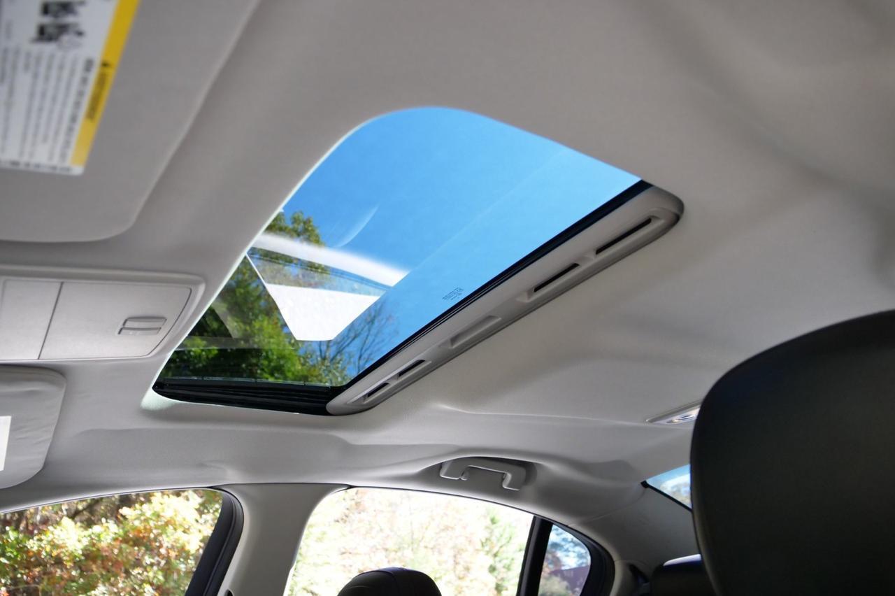 2017 Chevrolet SS / 6.2L V8 / Cooled Seats / Sunroof / Lexani Wheels! Lincolnton NC