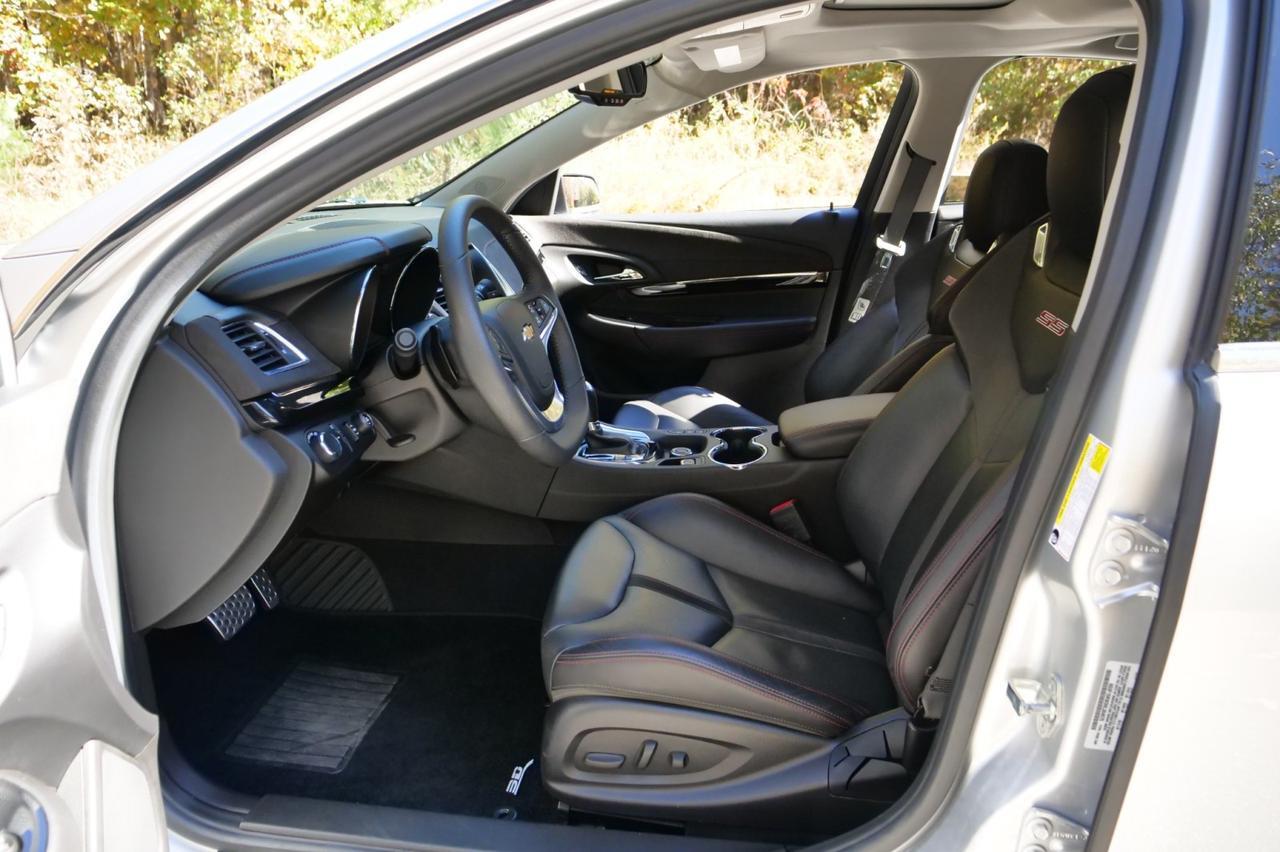 2017 Chevrolet SS / 6.2L V8 / Cooled Seats / Sunroof / Lexani Wheels! Lincolnton NC