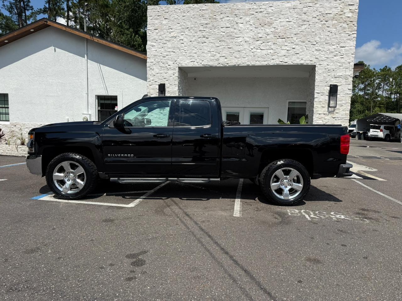 2017 Chevrolet Silverado 1500 2WD Double Cab 143.5" LT w/1LT
