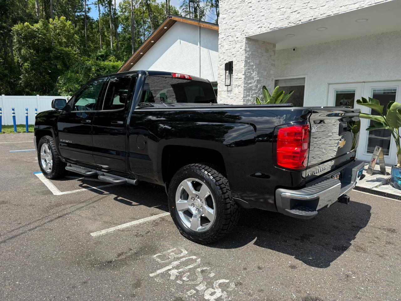 2017 Chevrolet Silverado 1500 2WD Double Cab 143.5" LT w/1LT