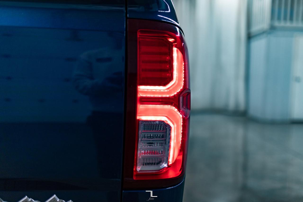 2017 Chevrolet Silverado 1500 4x4 Crew Cab High Country High Desert Pkg Leather Roof Nav Red Deer AB